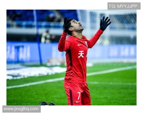 足球明星阿兰亲笔签名珍藏品揭晓引发球迷热议与追捧